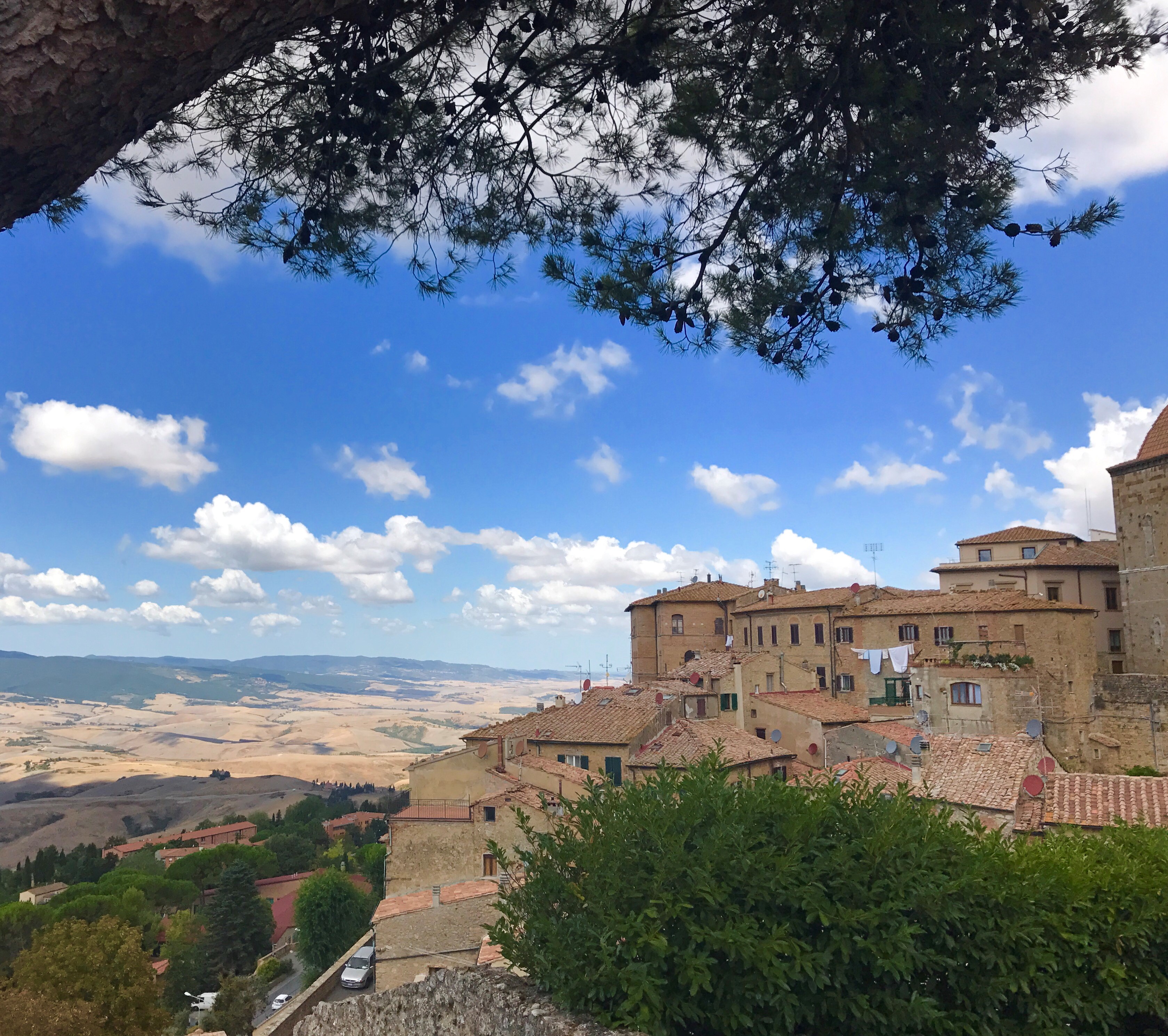 TUSCANY IN ONE DAY: PISA-VOLTERRA-SIENA-SAN GIMIGNANO